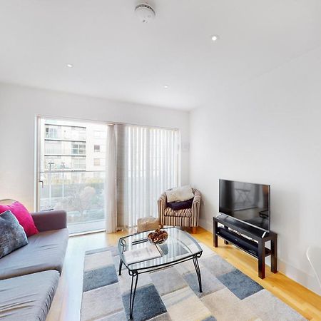 Lovely 1 Bed Apartment In Streatham ลอนดอน ภายนอก รูปภาพ
